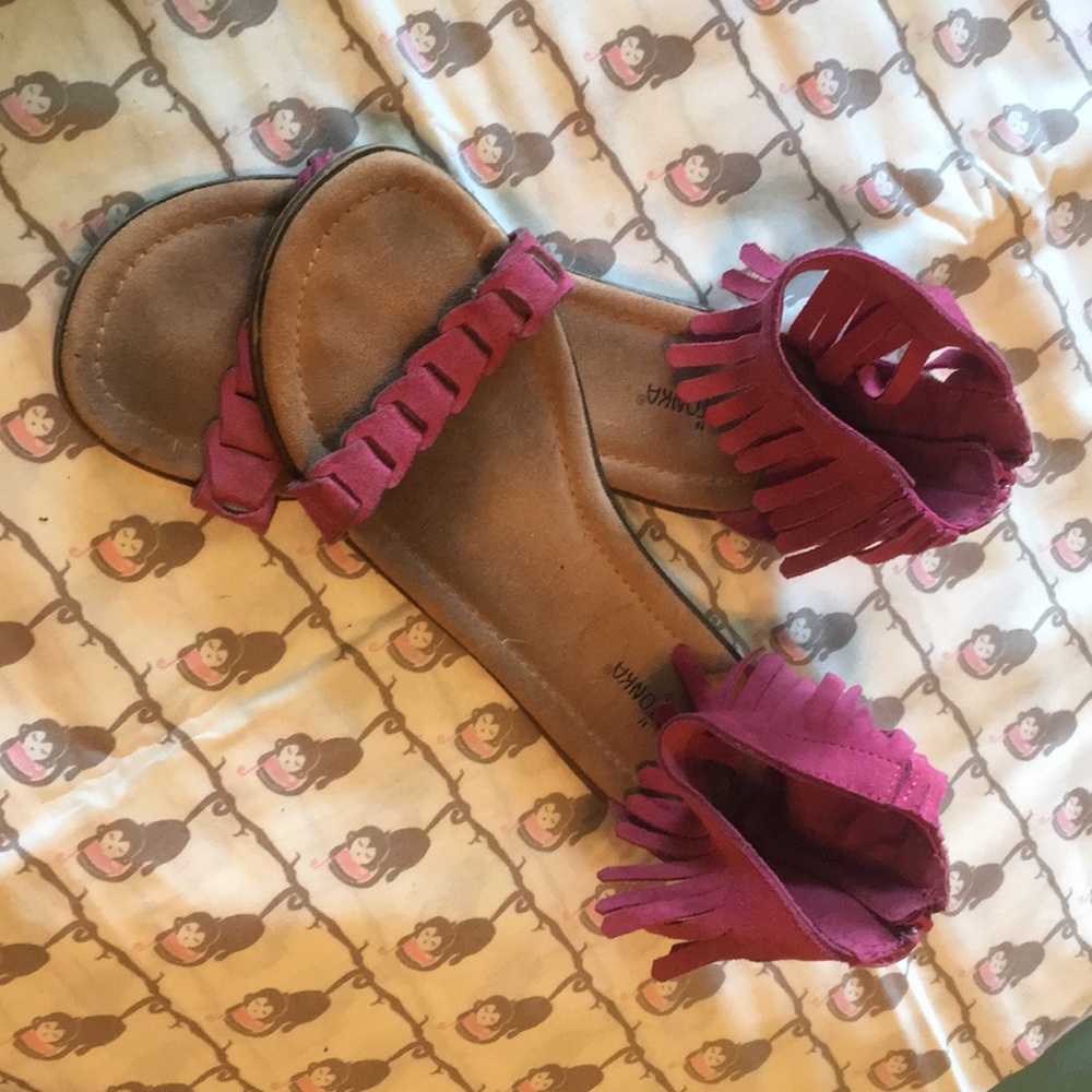 Minnetonka fringe sandals